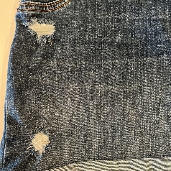 GAP Maternity Cuffed Shorts Size 33 / 16 R - Picture 16 of 16